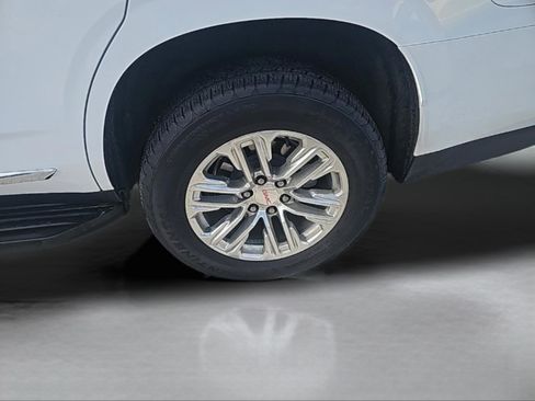 Used 2024 GMC Yukon SLT w/ SLT Luxury Package image 14