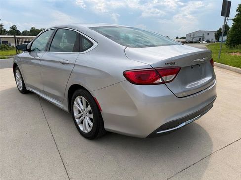 Used 2017 Chrysler 200 Limited w/ Driver Assist Package FWD image 5