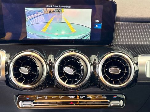 Used 2022 Mercedes-Benz GLB 250 4MATIC image 14