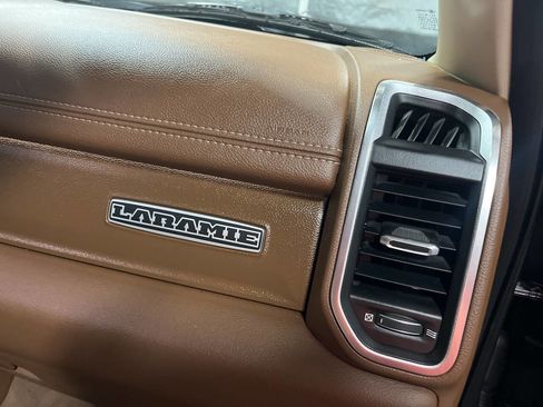 Used 2019 RAM 1500 Laramie AWD/4WD image 11