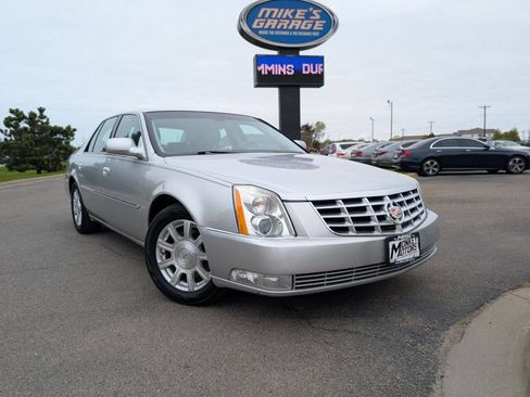 Used 2011 Cadillac DTS FWD image 2