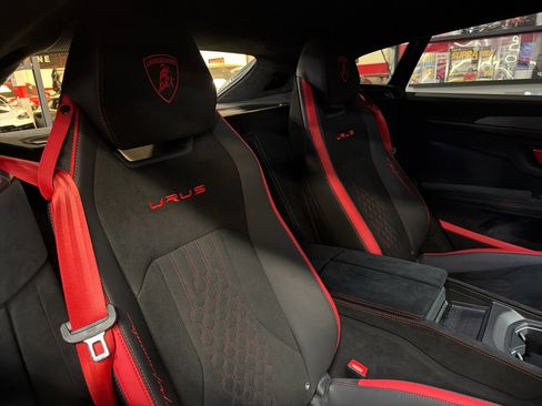 Used 2024 Lamborghini Urus Performante image 33