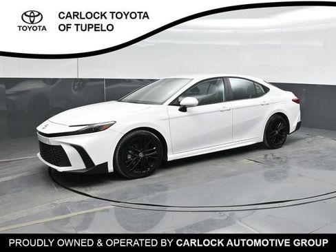 Used 2026 Toyota Camry SE FWD image 9