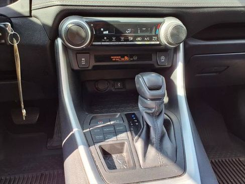 Used 2022 Toyota RAV4 LE AWD/4WD image 16