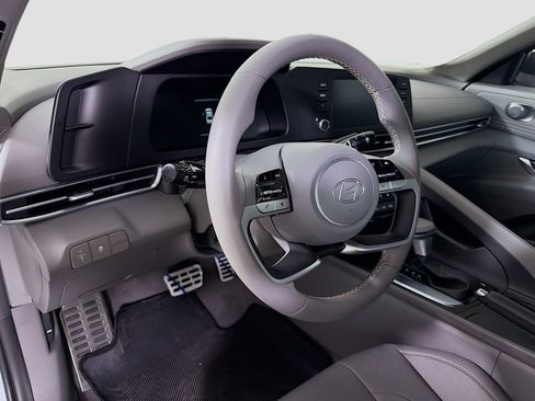 Used 2025 Hyundai Elantra Sport image 11