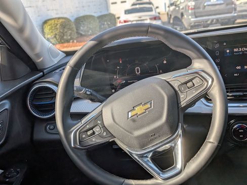 Certified 2025 Chevrolet Trax LT w/ LT Convenience Package image 20