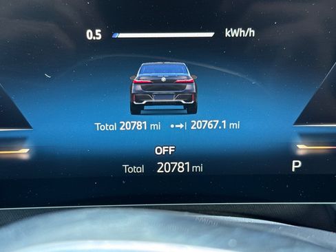 Certified 2024 BMW i7 xDrive60 w/ Premium Package AWD/4WD image 35