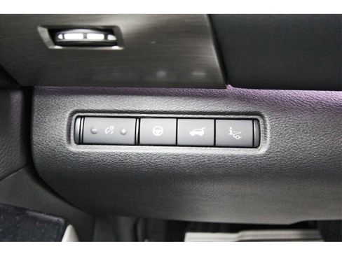 Certified 2024 Nissan Pathfinder Platinum image 17