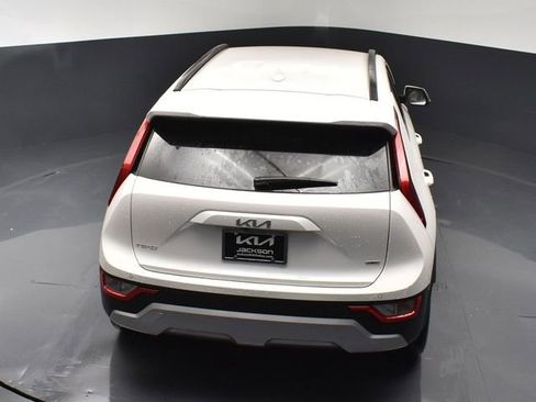 Used 2025 Kia Niro EX image 46