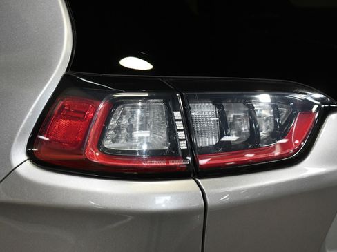 Used 2019 Jeep Cherokee Limited image 60