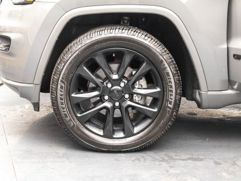 Used 2020 Jeep Grand Cherokee Altitude image 40