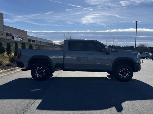 Used 2024 GMC Sierra 2500 AT4X image 11