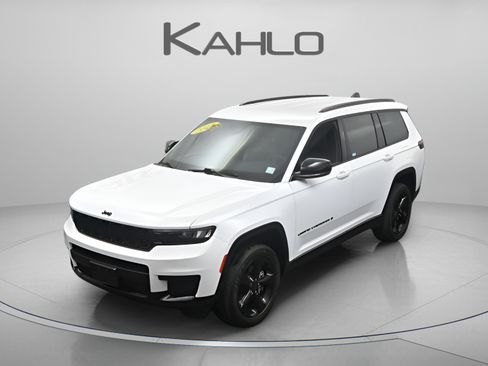 Used 2023 Jeep Grand Cherokee L Laredo AWD/4WD image 31