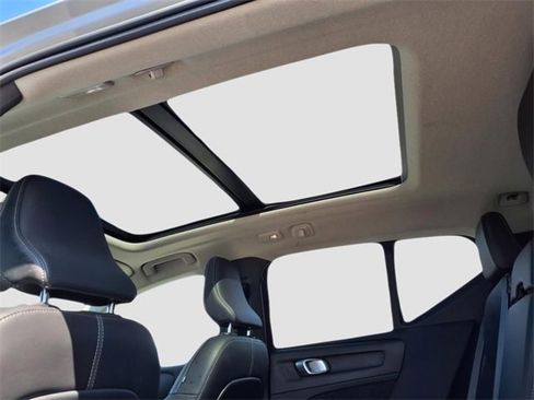 Used 2023 Volvo XC40 B5 Plus w/ Protection Package Premier image 9