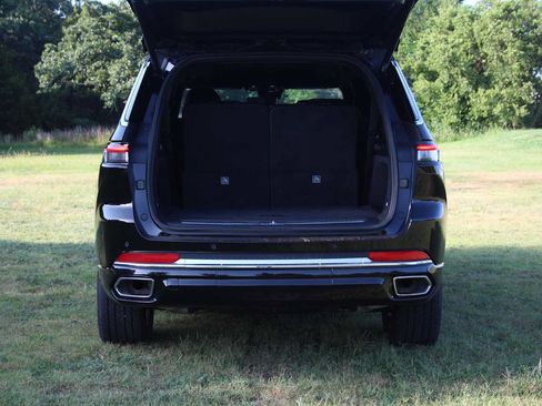 Used 2021 Jeep Grand Cherokee L Overland w/ Luxury Tech Group IV AWD/4WD image 9