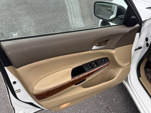 Used 2010 Honda Accord EX-L image 10
