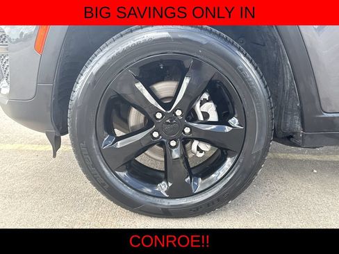 Used 2024 Jeep Grand Cherokee Altitude RWD image 9