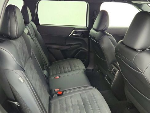 Used 2024 Mitsubishi Outlander SE Black Edition AWD/4WD image 24
