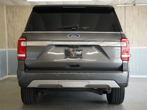 Used 2018 Ford Expedition XLT w/ Equipment Group 202A AWD/4WD image 9