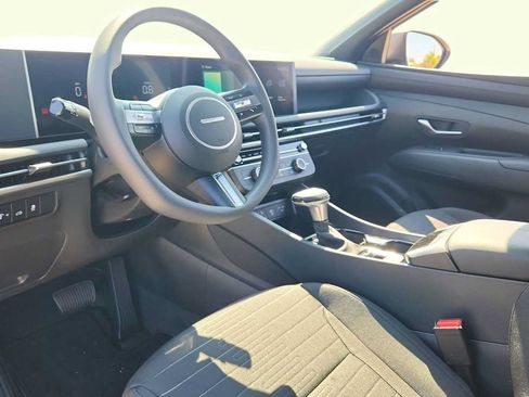 Used 2025 Hyundai Santa Cruz SE FWD image 9