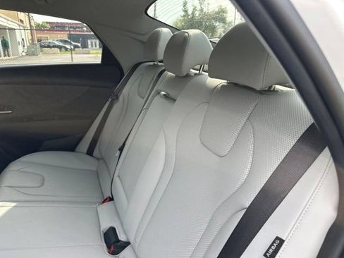 Used 2026 Hyundai Elantra Limited FWD image 16