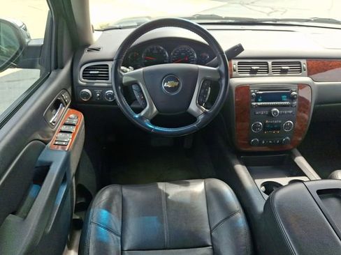 Used 2013 Chevrolet Suburban LT w/ Luxury Package AWD/4WD image 11