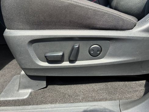 Used 2025 Nissan Pathfinder SV FWD image 22