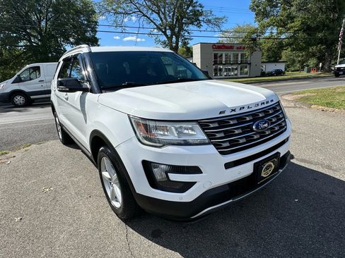 Used 2016 Ford Explorer XLT w/ Equipment Group 202A image 3