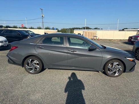 Used 2024 Hyundai Elantra SEL w/ Convenience Package FWD image 1