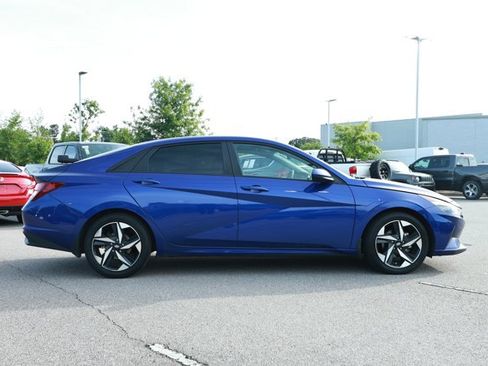 Used 2023 Hyundai Elantra SEL w/ Convenience Package FWD image 3