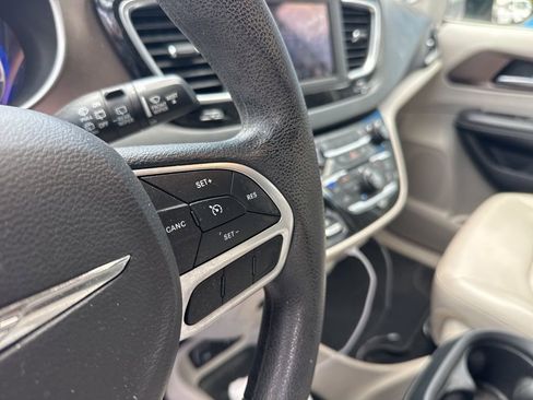 Used 2021 Chrysler Voyager Lxi FWD image 13