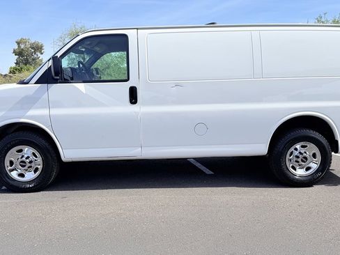 Used 2015 GMC Savana 2500 RWD image 2