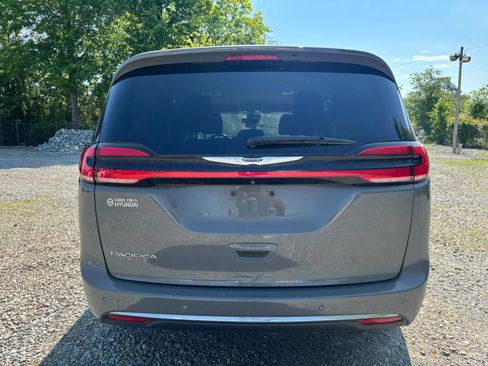 Used 2022 Chrysler Pacifica Touring-L FWD image 8