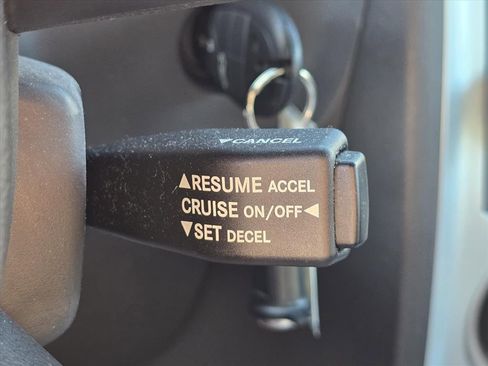 Used 2009 Dodge Challenger SE image 19