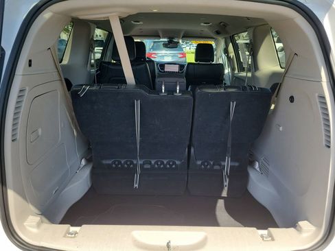 Certified 2024 Chrysler Pacifica Limited FWD image 22