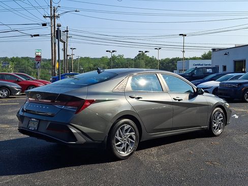 Certified 2024 Hyundai Elantra SEL FWD image 5