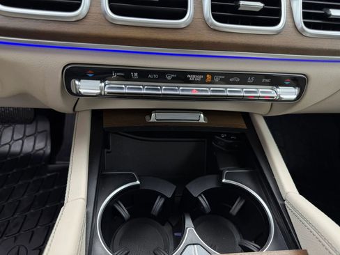 Used 2022 Mercedes-Benz GLS 450 4MATIC image 34