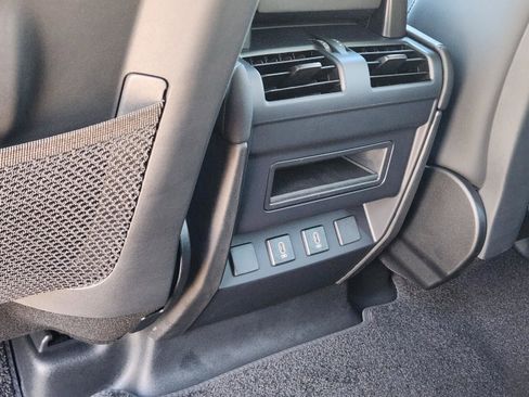 New 2026 Land Rover Defender 110 X-Dynamic SE image 32