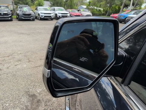Used 2019 Cadillac Escalade ESV Premium Luxury RWD image 7