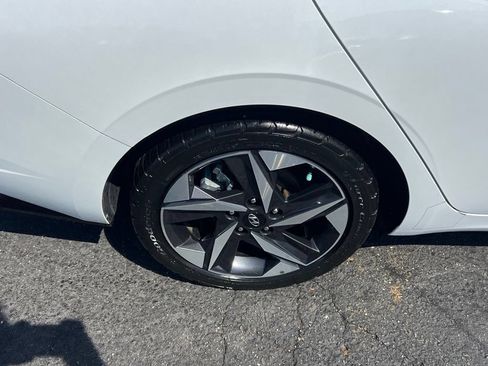 Used 2021 Hyundai Elantra Limited FWD image 6