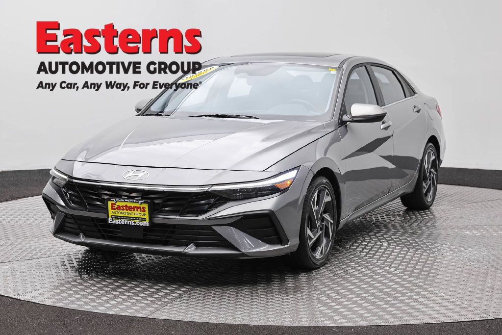 Used 2025 Hyundai Elantra SEL FWD image 1