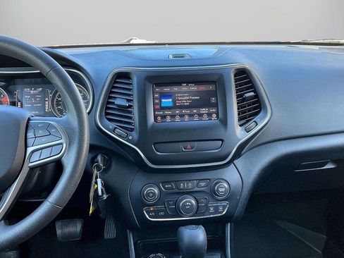 Certified 2019 Jeep Cherokee Latitude w/ Popular Appearance Group AWD/4WD image 13
