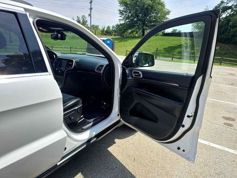 Used 2015 Jeep Grand Cherokee Limited w/ Luxury Group II image 16