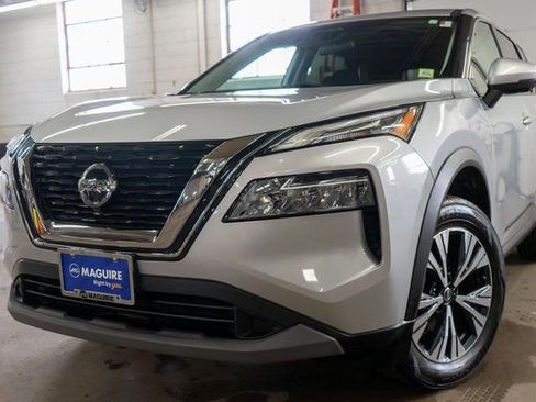 Used 2021 Nissan Rogue SV image 1