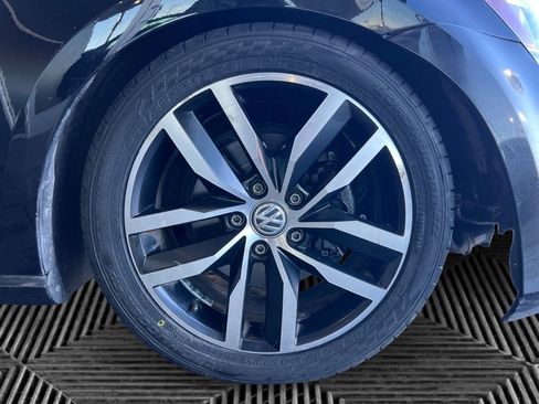 Used 2015 Volkswagen Golf S image 11