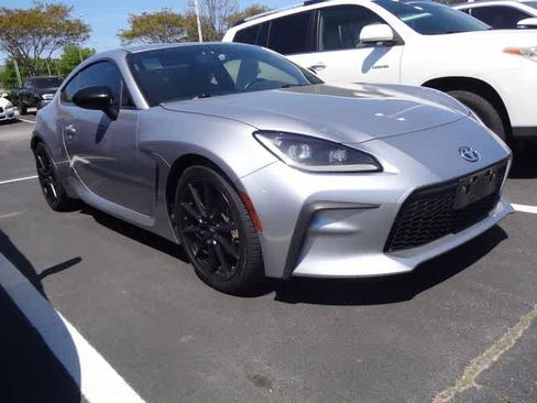Used 2022 Toyota GR86 Premium RWD image 3