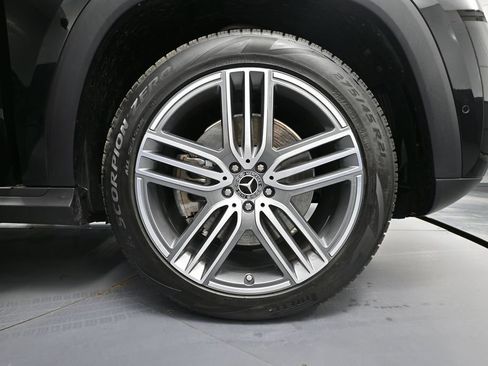 Used 2026 Mercedes-Benz GLS 450 4MATIC image 11