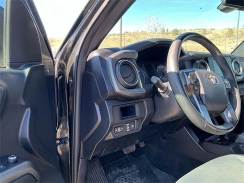 Used 2018 Toyota Tacoma TRD Off-Road image 29