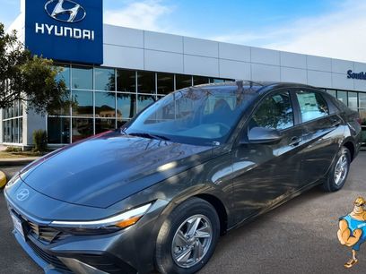 New 2026 Hyundai Elantra SE