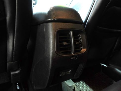 Used 2021 Jeep Cherokee Latitude Plus AWD/4WD image 13
